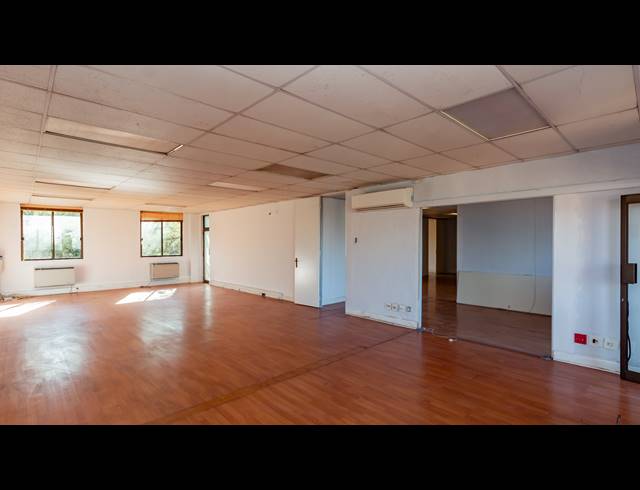 213M² OFFICE TO LET IN LYME PARK